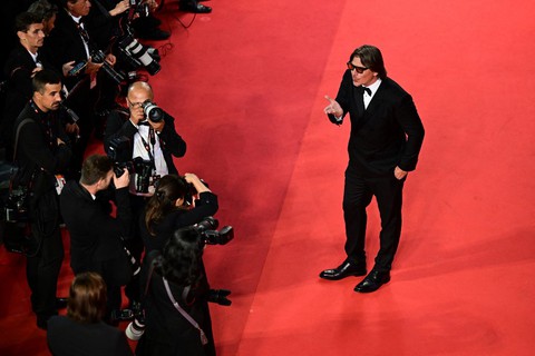Những quý ông lịch lãm trên thảm đỏ Cannes - Ảnh 2. Những quý ông lịch lãm trên thảm đỏ Cannes - Ảnh 2.