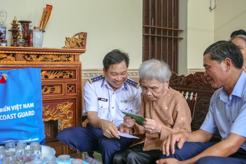 Nữ sinh lớp 7 giành giải nhất cuộc thi ‘Em yêu biển, đảo quê hương’ - Ảnh 2. Nữ sinh lớp 7 giành giải nhất cuộc thi ‘Em yêu biển, đảo quê hương’ - Ảnh 2.