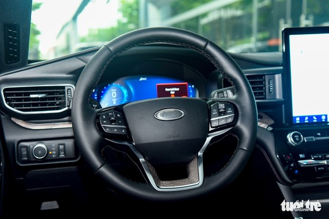 Ford Explorer Platinum hàng độc về Việt Nam, nhiều trang bị hơn chính hãng, giá 4 tỉ đồng - Ảnh 9. Ford Explorer Platinum hàng độc về Việt Nam, nhiều trang bị hơn chính hãng, giá 4 tỉ đồng - Ảnh 9.