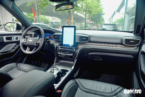 Ford Explorer Platinum hàng độc về Việt Nam, nhiều trang bị hơn chính hãng, giá 4 tỉ đồng - Ảnh 6. Ford Explorer Platinum hàng độc về Việt Nam, nhiều trang bị hơn chính hãng, giá 4 tỉ đồng - Ảnh 6.