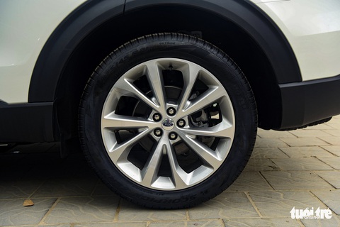 Ford Explorer Platinum hàng độc về Việt Nam, nhiều trang bị hơn chính hãng, giá 4 tỉ đồng - Ảnh 5. Ford Explorer Platinum hàng độc về Việt Nam, nhiều trang bị hơn chính hãng, giá 4 tỉ đồng - Ảnh 5.