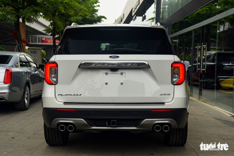 Ford Explorer Platinum hàng độc về Việt Nam, nhiều trang bị hơn chính hãng, giá 4 tỉ đồng - Ảnh 3. Ford Explorer Platinum hàng độc về Việt Nam, nhiều trang bị hơn chính hãng, giá 4 tỉ đồng - Ảnh 3.