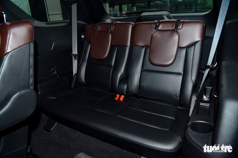 Ford Explorer Platinum hàng độc về Việt Nam, nhiều trang bị hơn chính hãng, giá 4 tỉ đồng - Ảnh 14. Ford Explorer Platinum hàng độc về Việt Nam, nhiều trang bị hơn chính hãng, giá 4 tỉ đồng - Ảnh 14.