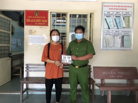 Người dân TP.HCM đến công an 58 xã, thị trấn đăng ký xe máy - Ảnh 5. Người dân TP.HCM đến công an 58 xã, thị trấn đăng ký xe máy - Ảnh 5.