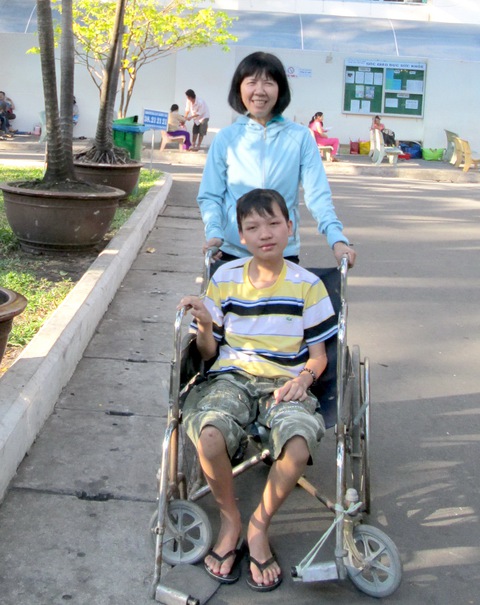 Chàng trai bị ung thư làm gia sư cho bệnh nhi ở Ước mơ của Thúy - Ảnh 4. Chàng trai bị ung thư làm gia sư cho bệnh nhi ở Ước mơ của Thúy - Ảnh 4.