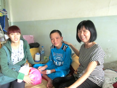 Chàng trai bị ung thư làm gia sư cho bệnh nhi ở Ước mơ của Thúy - Ảnh 5. Chàng trai bị ung thư làm gia sư cho bệnh nhi ở Ước mơ của Thúy - Ảnh 5.