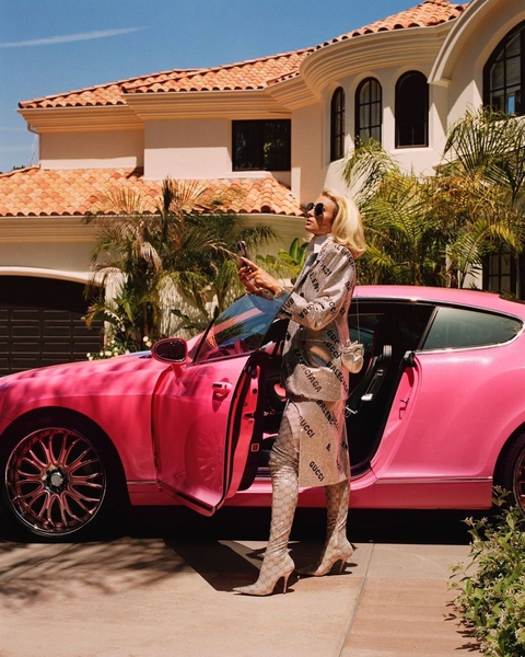 Bên trong bộ sưu tập xe Paris Hilton: Từ BMW i8 Roadster lộng lẫy đến Bentley Continental GT hồng - Ảnh 6. Bên trong bộ sưu tập xe Paris Hilton: Từ BMW i8 Roadster lộng lẫy đến Bentley Continental GT hồng - Ảnh 6.