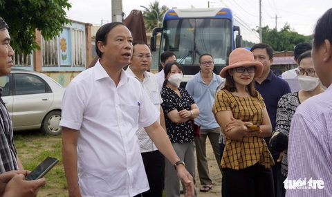 Đường thi công dang dở để lâu không xong, chủ tịch tỉnh ra tận hiện trường đốc thúc - Ảnh 3. Đường thi công dang dở để lâu không xong, chủ tịch tỉnh ra tận hiện trường đốc thúc - Ảnh 3.