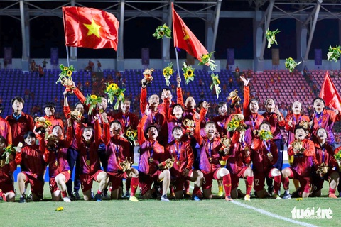 Thủ tướng Phạm Minh Chính gửi thư cho những cô gái kim cương - Ảnh 1. Thủ tướng Phạm Minh Chính gửi thư cho những cô gái kim cương - Ảnh 1.