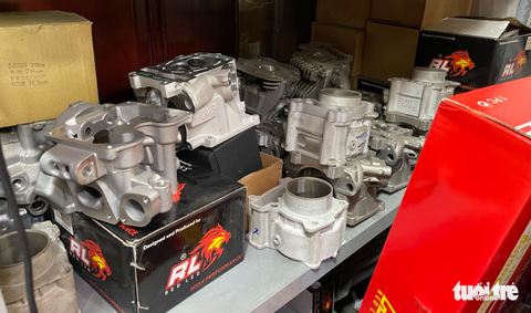 Đột kích hàng loạt lò độ xe cho quái xế trước trận chung kết bóng đá - Ảnh 2. Đột kích hàng loạt lò độ xe cho quái xế trước trận chung kết bóng đá - Ảnh 2.
