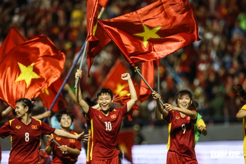 Tuyển nữ Việt Nam vô địch SEA Games 31: Khẳng định vị thế nữ hoàng - Ảnh 2. Tuyển nữ Việt Nam vô địch SEA Games 31: Khẳng định vị thế nữ hoàng - Ảnh 2.