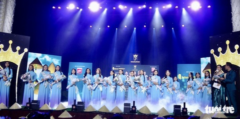 Rác vào thời trang, lan tỏa thông điệp bảo vệ môi trường - Ảnh 6. Rác vào thời trang, lan tỏa thông điệp bảo vệ môi trường - Ảnh 6.