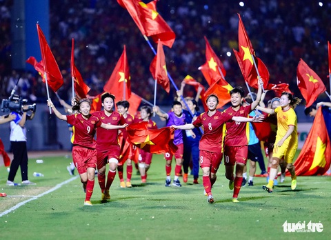 Chủ tịch nước Nguyễn Xuân Phúc chúc mừng kỳ tích của đội tuyển nữ Việt Nam - Ảnh 1. Chủ tịch nước Nguyễn Xuân Phúc chúc mừng kỳ tích của đội tuyển nữ Việt Nam - Ảnh 1.