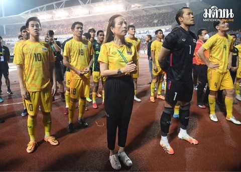 Madam Pang xin lỗi người hâm mộ Thái Lan và chúc mừng Việt Nam - Ảnh 1. Madam Pang xin lỗi người hâm mộ Thái Lan và chúc mừng Việt Nam - Ảnh 1.