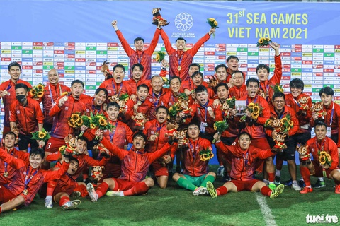 Cú lắc đầu khiến triệu con tim vỡ òa - Ảnh 9. Cú lắc đầu khiến triệu con tim vỡ òa - Ảnh 9.