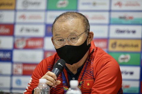 HLV Park Hang Seo: ‘Truyền thông nên giảm nhẹ áp lực cho tân HLV Gong Oh Kyun - Ảnh 1. HLV Park Hang Seo: ‘Truyền thông nên giảm nhẹ áp lực cho tân HLV Gong Oh Kyun - Ảnh 1.