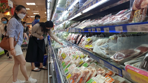 Sức mua giảm mạnh nhưng giá vẫn tăng - Ảnh 1. Sức mua giảm mạnh nhưng giá vẫn tăng - Ảnh 1.
