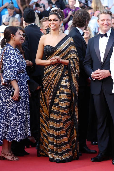 Vogue xếp hạng những ‘bộ cánh’ ấn tượng nhất Cannes 2022 - Ảnh 9. Vogue xếp hạng những ‘bộ cánh’ ấn tượng nhất Cannes 2022 - Ảnh 9.