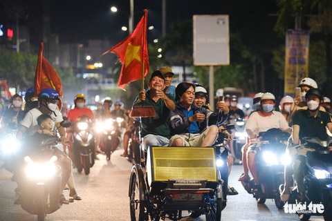 Cả nước tưng bừng mừng chiến thắng lộng lẫy của U23 Việt Nam - Ảnh 16. Cả nước tưng bừng mừng chiến thắng lộng lẫy của U23 Việt Nam - Ảnh 16.