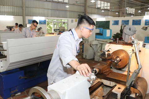 Tổ chức Lao động quốc tế nhận định: Thu nhập người lao động năm 2021 thấp hơn 2019 - Ảnh 1. Tổ chức Lao động quốc tế nhận định: Thu nhập người lao động năm 2021 thấp hơn 2019 - Ảnh 1.