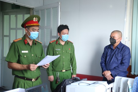 Công an Bình Dương bắt hàng loạt giám đốc công ty bất động sản vẽ dự án - Ảnh 1. Công an Bình Dương bắt hàng loạt giám đốc công ty bất động sản vẽ dự án - Ảnh 1.