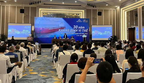 Chủ tịch Hòa Phát Trần Đình Long bức xúc vì cổ phiếu bị gọi là giấy lộn - Ảnh 1. Chủ tịch Hòa Phát Trần Đình Long bức xúc vì cổ phiếu bị gọi là giấy lộn - Ảnh 1.
