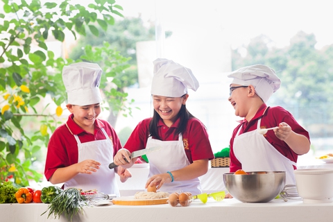 Giúp trẻ tự lập và phát triển kỹ năng sinh tồn qua trại hè - Ảnh 4. Giúp trẻ tự lập và phát triển kỹ năng sinh tồn qua trại hè - Ảnh 4.