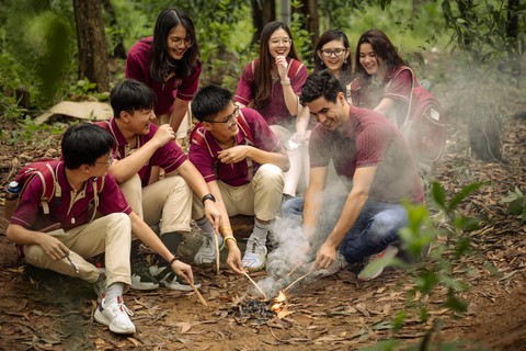 Giúp trẻ tự lập và phát triển kỹ năng sinh tồn qua trại hè - Ảnh 2. Giúp trẻ tự lập và phát triển kỹ năng sinh tồn qua trại hè - Ảnh 2.