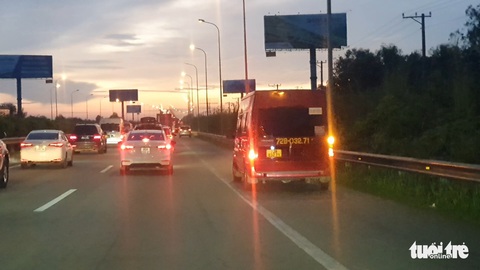 Không phải cuối tuần, cao tốc TP.HCM - Long Thành vẫn ùn ứ - Ảnh 4. Không phải cuối tuần, cao tốc TP.HCM - Long Thành vẫn ùn ứ - Ảnh 4.