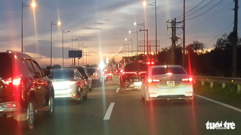 Không phải cuối tuần, cao tốc TP.HCM - Long Thành vẫn ùn ứ - Ảnh 5. Không phải cuối tuần, cao tốc TP.HCM - Long Thành vẫn ùn ứ - Ảnh 5.