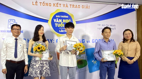 Vụn ký ức và Nửa lời chưa nói đoạt giải nhì Văn học tuổi 20 - Ảnh 2. Vụn ký ức và Nửa lời chưa nói đoạt giải nhì Văn học tuổi 20 - Ảnh 2.