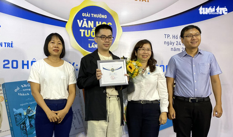 Vụn ký ức và Nửa lời chưa nói đoạt giải nhì Văn học tuổi 20 - Ảnh 4. Vụn ký ức và Nửa lời chưa nói đoạt giải nhì Văn học tuổi 20 - Ảnh 4.