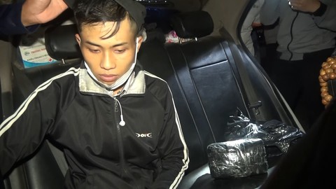 Nửa đêm biên phòng chặn taxi, bắt thanh niên mang 19.000 viên ma túy - Ảnh 1. Nửa đêm biên phòng chặn taxi, bắt thanh niên mang 19.000 viên ma túy - Ảnh 1.