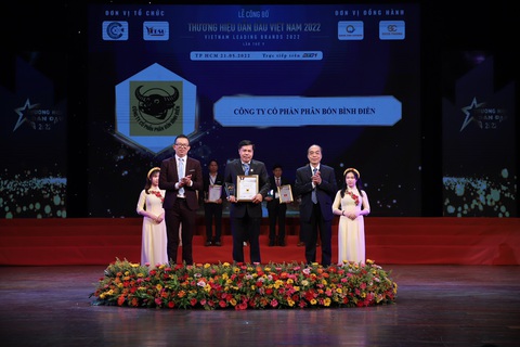 Phân bón Bình Điền nhận giải Thương hiệu dẫn đầu Việt Nam 2022 - Ảnh 1. Phân bón Bình Điền nhận giải Thương hiệu dẫn đầu Việt Nam 2022 - Ảnh 1.