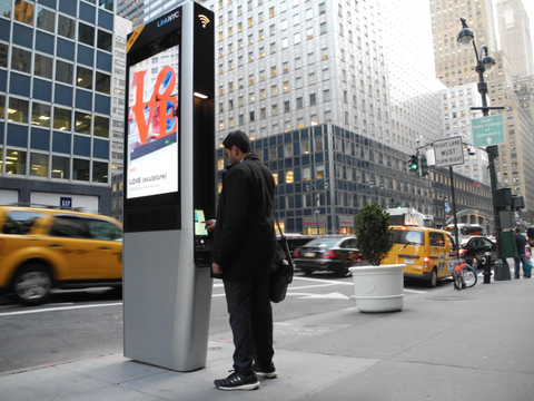 New York bỏ bốt điện thoại công cộng cuối cùng - Ảnh 3. New York bỏ bốt điện thoại công cộng cuối cùng - Ảnh 3.