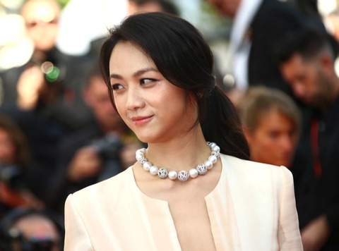 Thang Duy tái xuất quyến rũ trên thảm đỏ Cannes - Ảnh 7. Thang Duy tái xuất quyến rũ trên thảm đỏ Cannes - Ảnh 7.