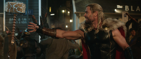 Thần Sấm nữ cơ bắp cuồn cuộn trong trailer Thor 4 - Ảnh 2. Thần Sấm nữ cơ bắp cuồn cuộn trong trailer Thor 4 - Ảnh 2.