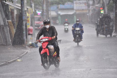 Bắc Bộ mưa giảm, Nam Bộ, Tây Nguyên cảnh giác mưa đá, lốc xoáy - Ảnh 1. Bắc Bộ mưa giảm, Nam Bộ, Tây Nguyên cảnh giác mưa đá, lốc xoáy - Ảnh 1.