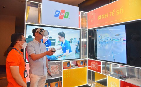 FPT trình diễn hệ sinh thái chuyển đổi số đột phá - Ảnh 1. FPT trình diễn hệ sinh thái chuyển đổi số đột phá - Ảnh 1.