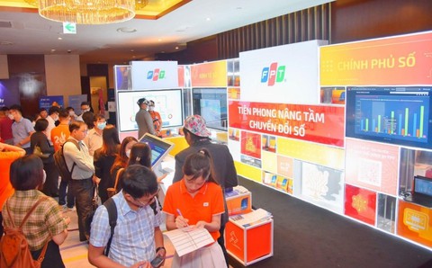 FPT trình diễn hệ sinh thái chuyển đổi số đột phá - Ảnh 2. FPT trình diễn hệ sinh thái chuyển đổi số đột phá - Ảnh 2.
