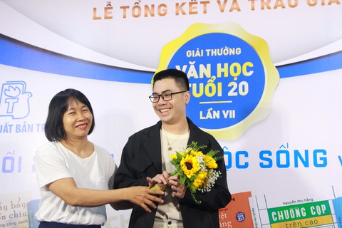 Giải thưởng Văn học tuổi 20: Những cá tính cần cho văn học - Ảnh 2. Giải thưởng Văn học tuổi 20: Những cá tính cần cho văn học - Ảnh 2.