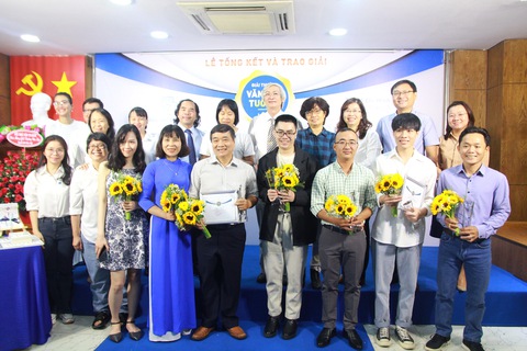 Giải thưởng Văn học tuổi 20: Những cá tính cần cho văn học - Ảnh 1. Giải thưởng Văn học tuổi 20: Những cá tính cần cho văn học - Ảnh 1.