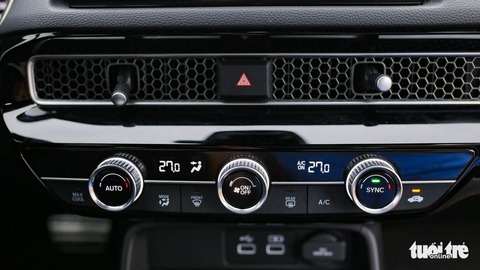 ‘Nhặt sạn’ Honda Civic 2022: Camera mờ ảo, cabin ồn, cảm xúc lái khó chê ở tầm giá gần 1 tỉ - Ảnh 17. ‘Nhặt sạn’ Honda Civic 2022: Camera mờ ảo, cabin ồn, cảm xúc lái khó chê ở tầm giá gần 1 tỉ - Ảnh 17.