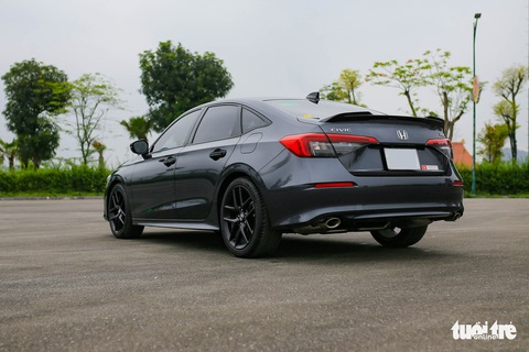 ‘Nhặt sạn’ Honda Civic 2022: Camera mờ ảo, cabin ồn, cảm xúc lái khó chê ở tầm giá gần 1 tỉ - Ảnh 9. ‘Nhặt sạn’ Honda Civic 2022: Camera mờ ảo, cabin ồn, cảm xúc lái khó chê ở tầm giá gần 1 tỉ - Ảnh 9.