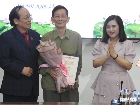 Lão nông giành giải nhất cuộc thi sáng tác kịch bản sân khấu về thương binh, liệt sĩ - Ảnh 1. Lão nông giành giải nhất cuộc thi sáng tác kịch bản sân khấu về thương binh, liệt sĩ - Ảnh 1.