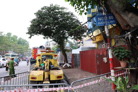 Hà Nội: Phá dỡ ngôi nhà xây dựng sai phép tại số 84 đường Láng - Ảnh 1. Hà Nội: Phá dỡ ngôi nhà xây dựng sai phép tại số 84 đường Láng - Ảnh 1.