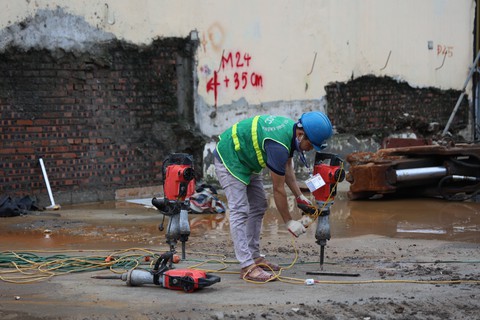 Hà Nội: Phá dỡ ngôi nhà xây dựng sai phép tại số 84 đường Láng - Ảnh 2. Hà Nội: Phá dỡ ngôi nhà xây dựng sai phép tại số 84 đường Láng - Ảnh 2.