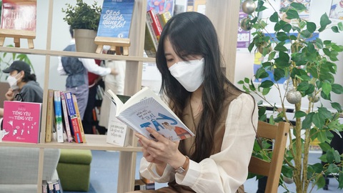 Du học sinh Việt tại Nhật lập tủ sách tiếng Việt, lấy tiền làm thiện nguyện - Ảnh 1. Du học sinh Việt tại Nhật lập tủ sách tiếng Việt, lấy tiền làm thiện nguyện - Ảnh 1.