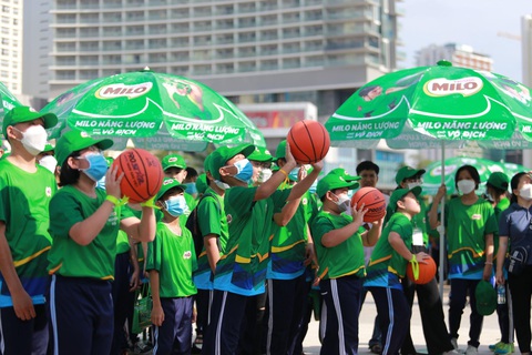Hàng ngàn học sinh Khánh Hòa được tiếp ý chí tại Ngày hội đi bộ MILO 2022 - Ảnh 7. Hàng ngàn học sinh Khánh Hòa được tiếp ý chí tại Ngày hội đi bộ MILO 2022 - Ảnh 7.