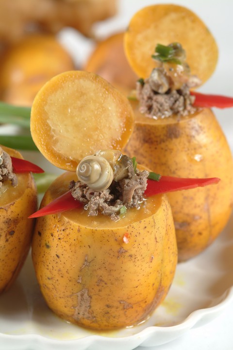 Ngon nhức răng với ốc, gỏi xoài, cơm dừa, lươn um, cá linh, chuột đồng... ở Tây Nam Bộ - Ảnh 1. Ngon nhức răng với ốc, gỏi xoài, cơm dừa, lươn um, cá linh, chuột đồng... ở Tây Nam Bộ - Ảnh 1.